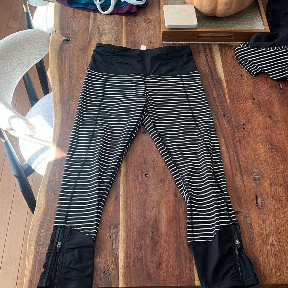 Lululemon Athletica size 4 black and white striped leggings